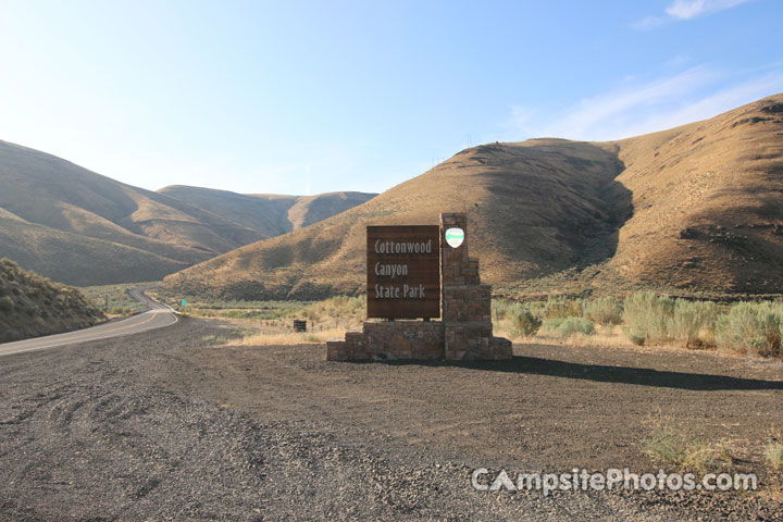 Cottonwood Canyon State Park Sign