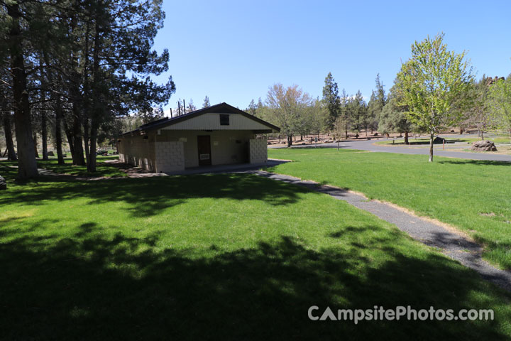 Cove Palisades State Park Deschutes River Campground Restroom